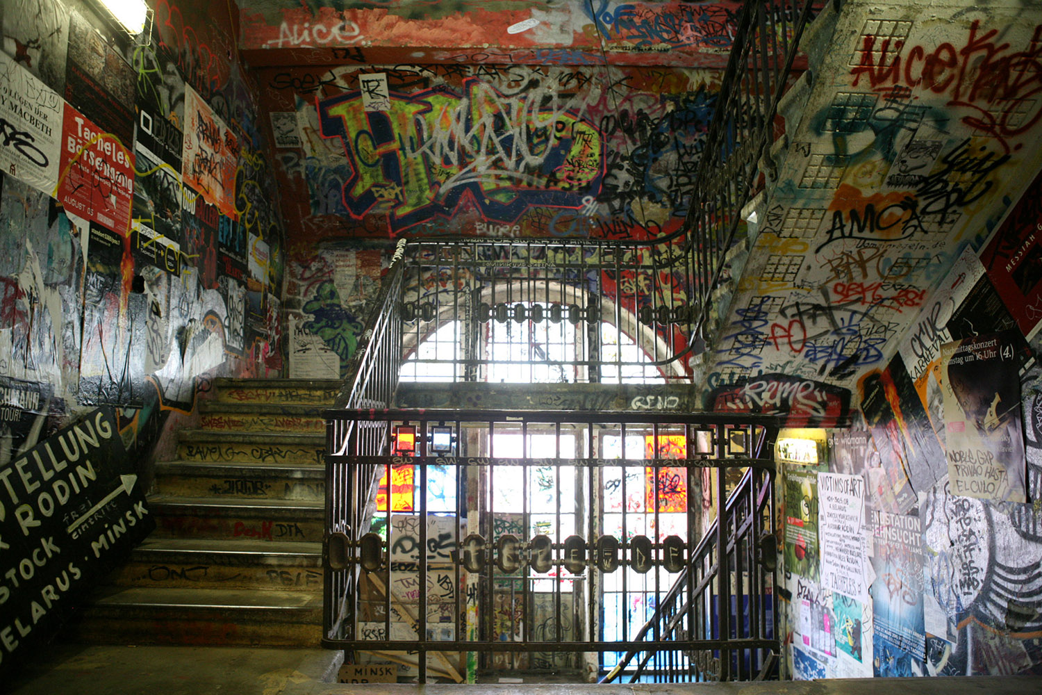 4_Roi Boshi-Kunsthaus_Tacheles_stairway_with_Graffiti.jpg